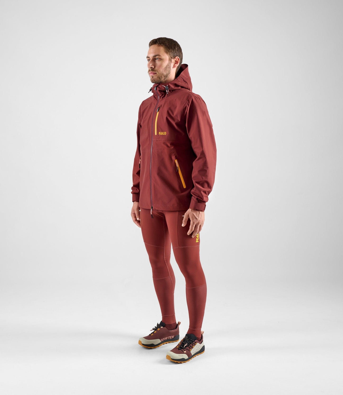 PEDALED ODYSSEY Shell Jacket Mörkröd - vattentät cykeljacka
