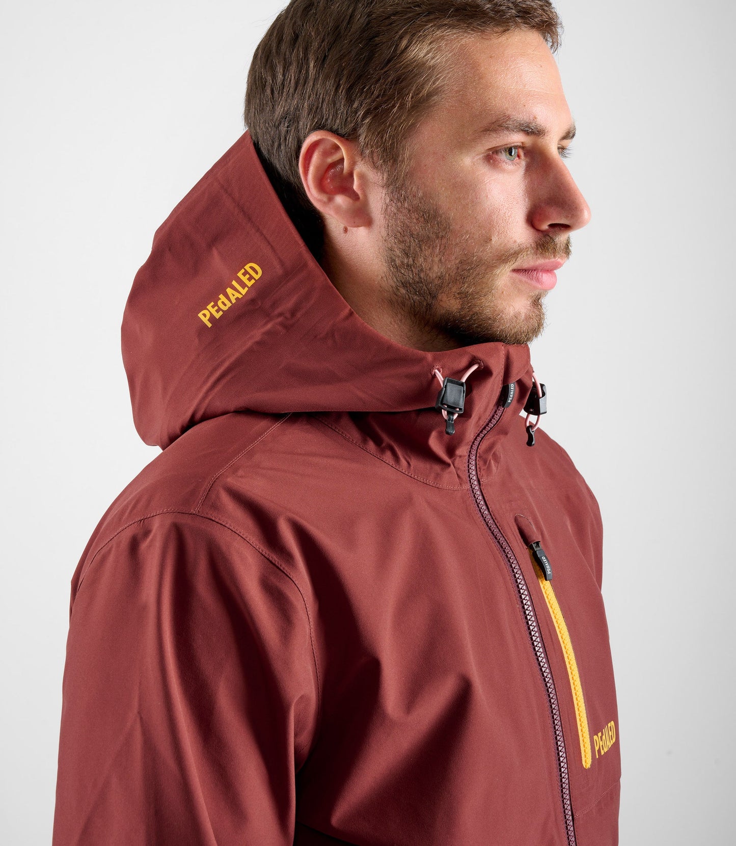 PEDALED ODYSSEY Shell Jacket Mörkröd - vattentät cykeljacka