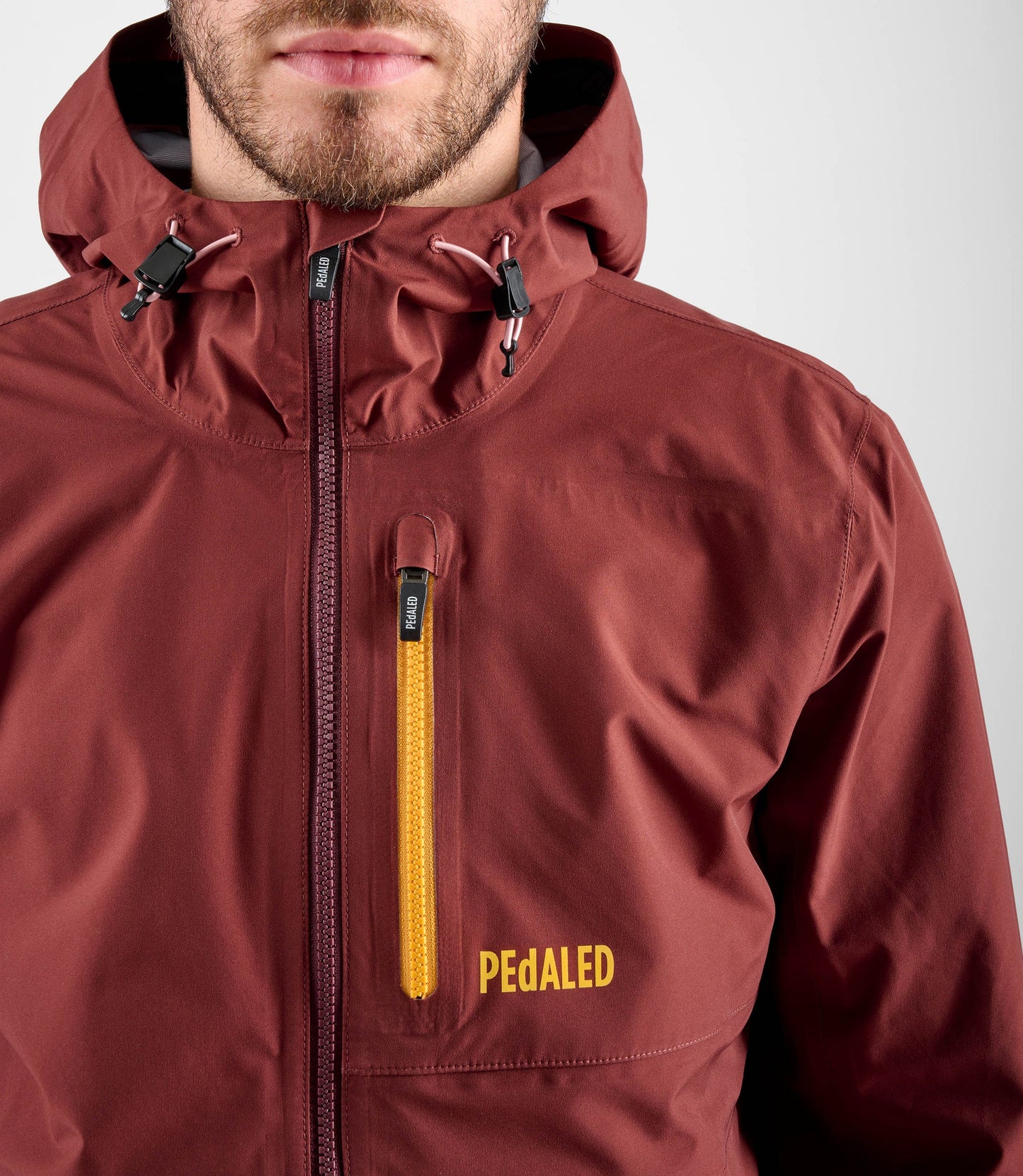 PEDALED ODYSSEY Shell Jacket Mörkröd - vattentät cykeljacka