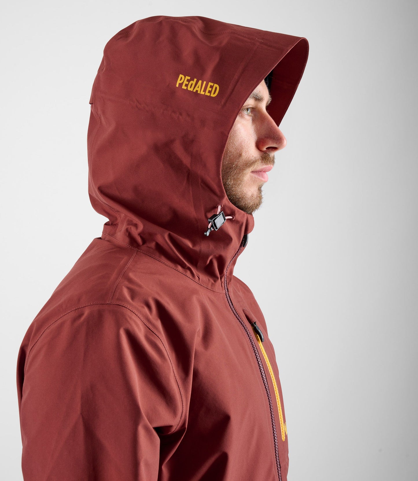 PEDALED ODYSSEY Shell Jacket Mörkröd - vattentät cykeljacka