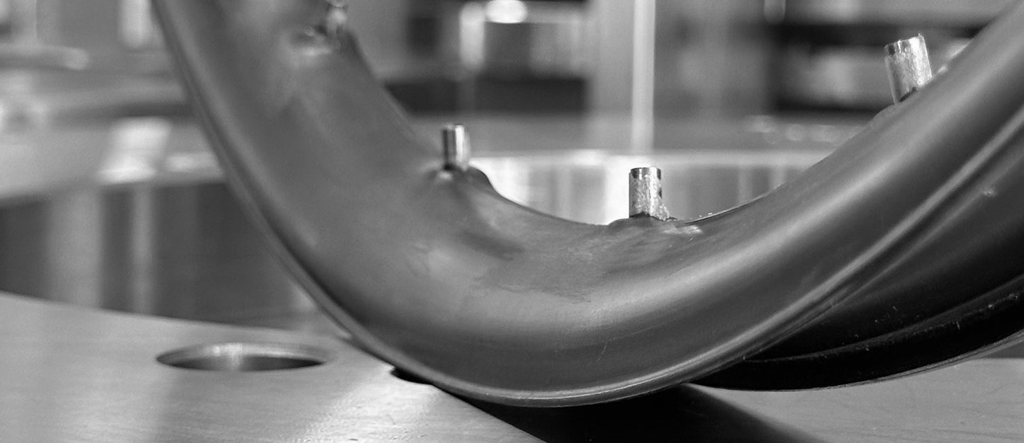 Alpha NXT29VM36s 29" 36mm leveä Hiilikuitukehä