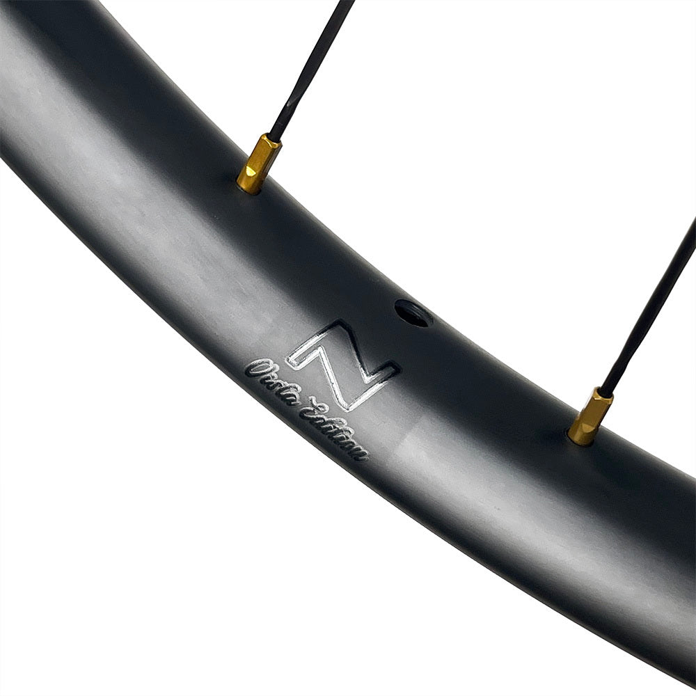 Alpha NXT29VM30U 29" 30mm leveä Hiilikuitukehä
