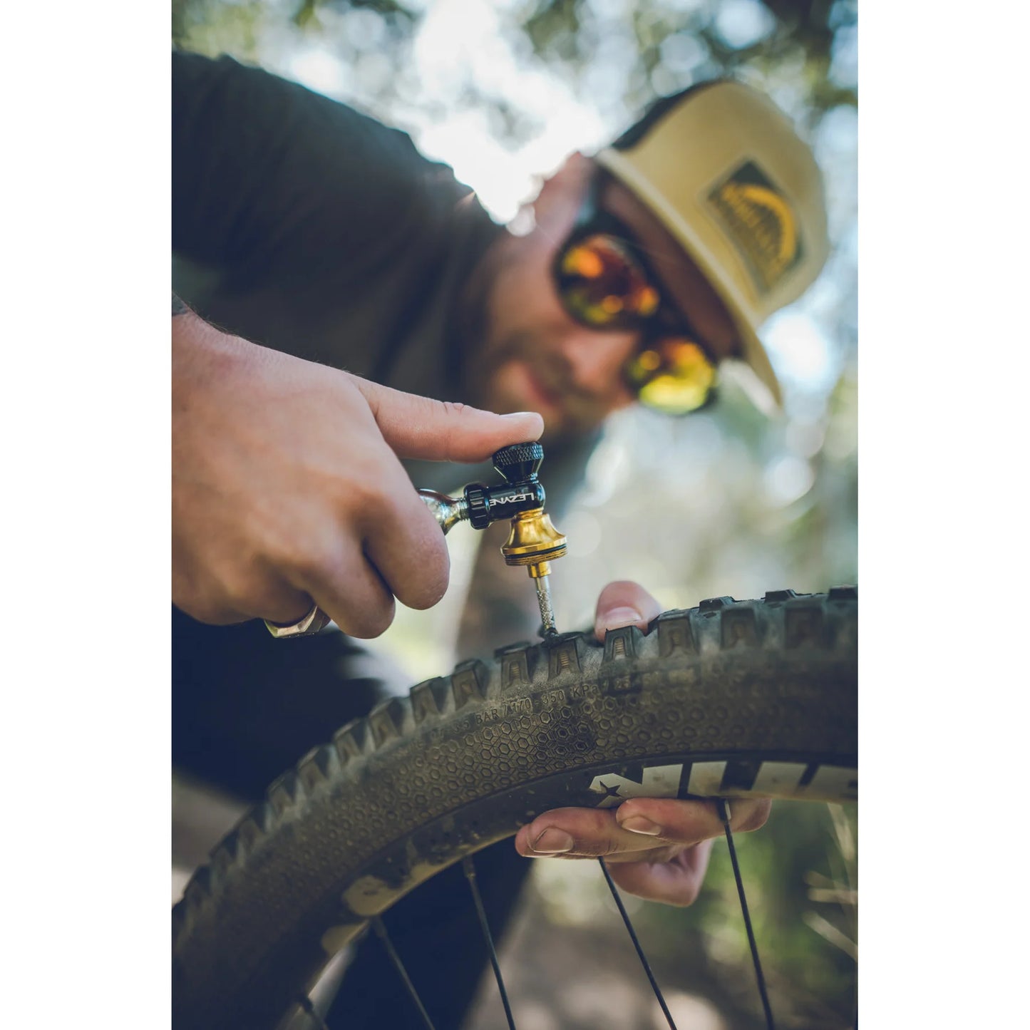 Lezyne Tubeless CO2 Blaster - paikkaussarja ja CO2-täyttöpää ilman patruunaa