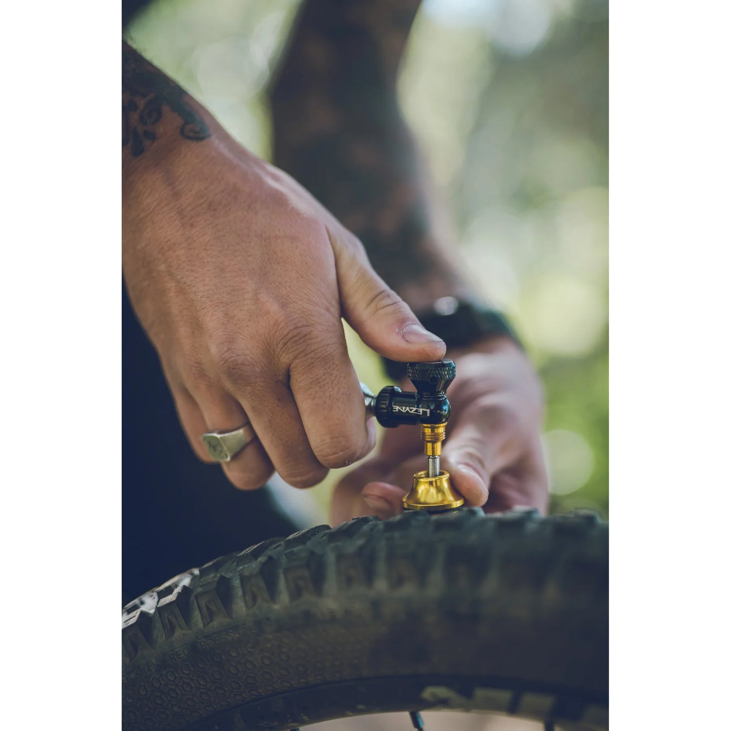 Lezyne Tubeless CO2 Blaster - paikkaussarja ja CO2-täyttöpää ilman patruunaa