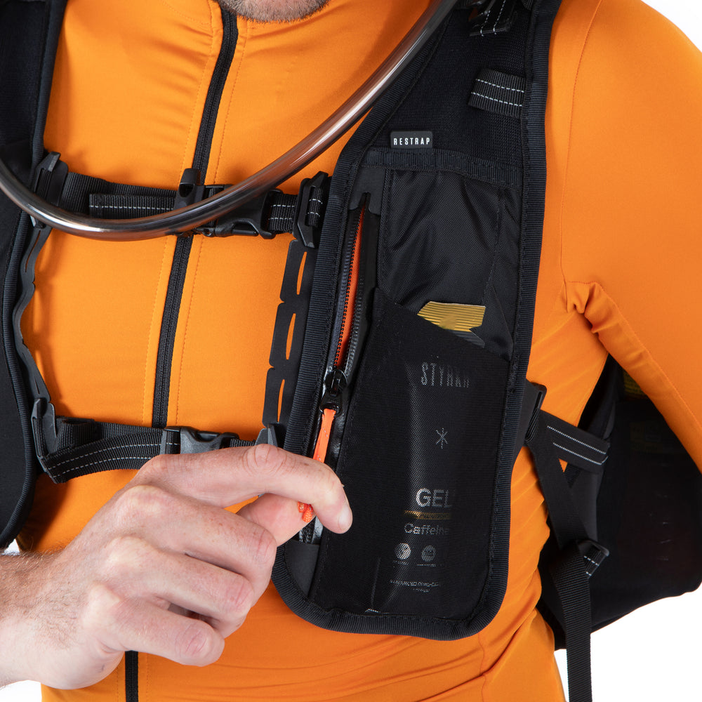 Restrap Rolltop Hydration Vest - juomareppu 2 L rakolla ja 14 L kuormatilalla