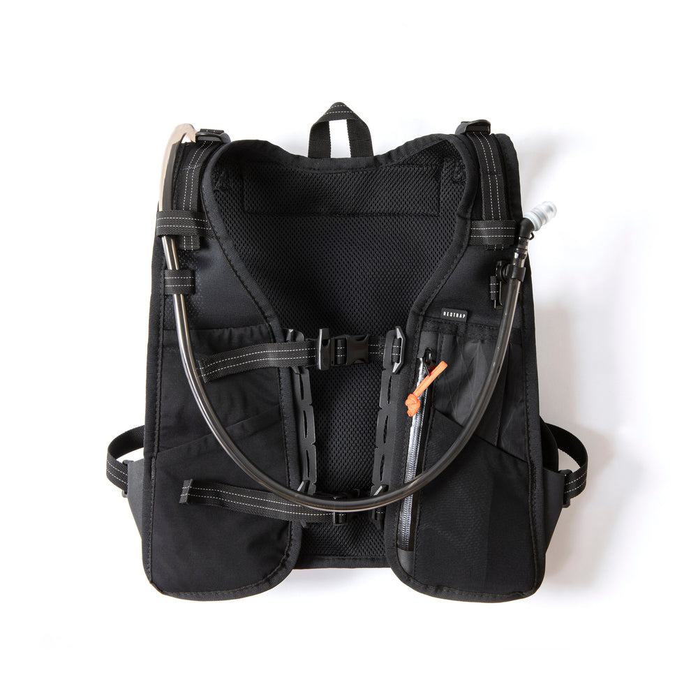 Restrap Rolltop Hydration Vest - juomareppu 2 L rakolla ja 14 L kuormatilalla