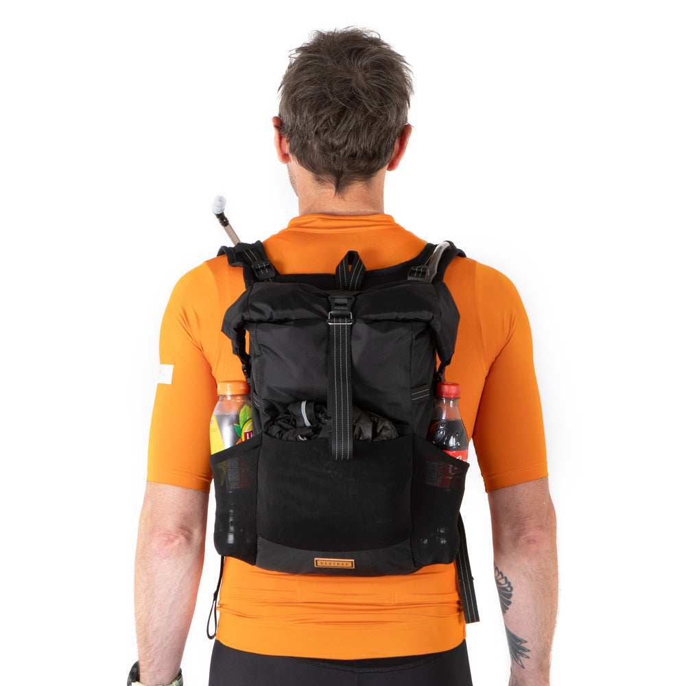 Restrap Rolltop Hydration Vest - juomareppu 2 L rakolla ja 14 L kuormatilalla