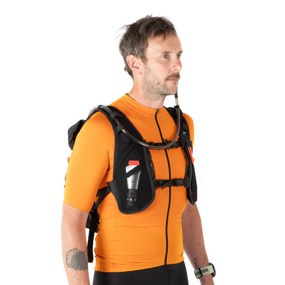 Restrap Rolltop Hydration Vest - juomareppu 2 L rakolla ja 14 L kuormatilalla