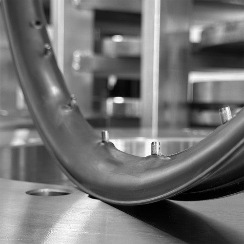 Alpha NXT29VM36s 29" 36mm leveä Hiilikuitukehä